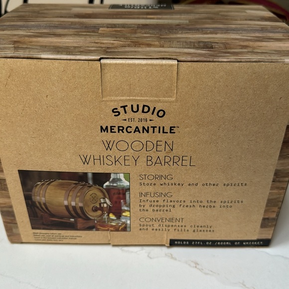 New in box wooden whiskey barrel - Picture 3 of 6